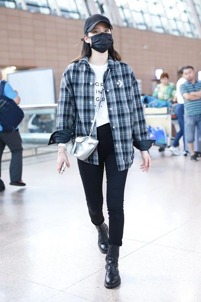 周冬雨穿牛油果绿连衣裙,周冬雨穿芭莎裙