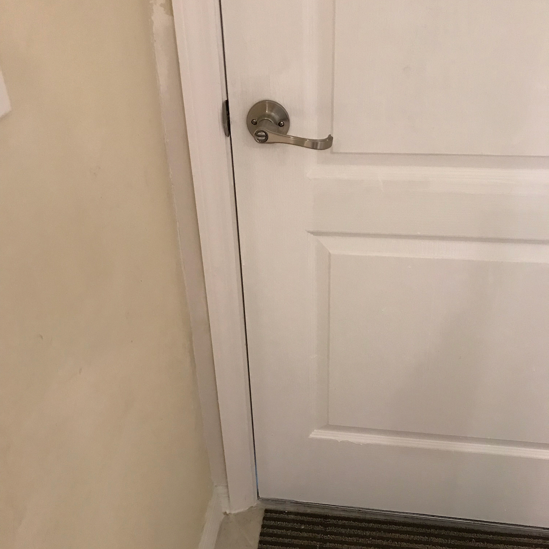 木门安装完后缝隙需要打什么胶好,木门安装45度角方法视频教程