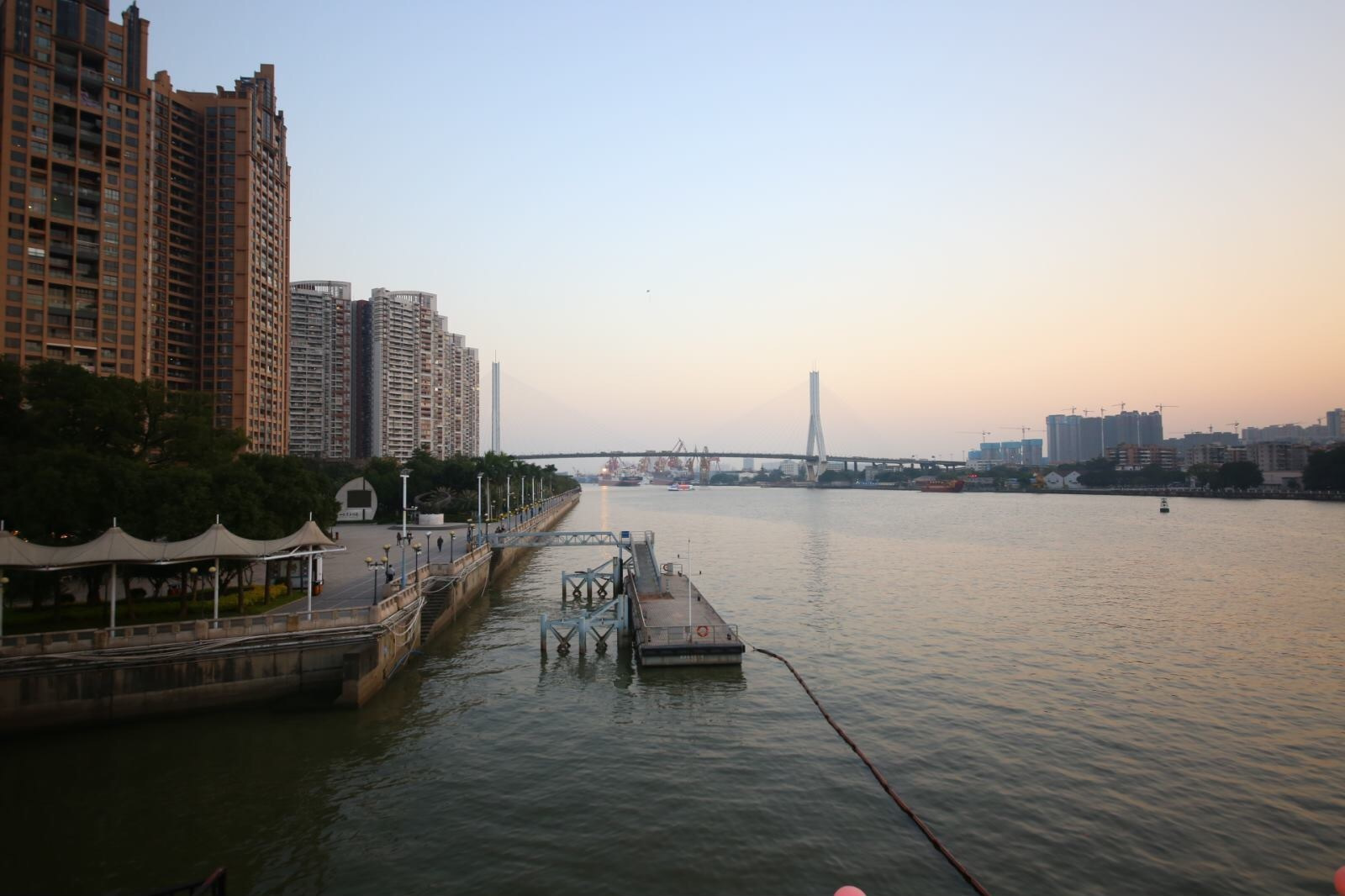 想买包？不用存钱不用代购！乐峰限量包包免费送，展开吸包大计！