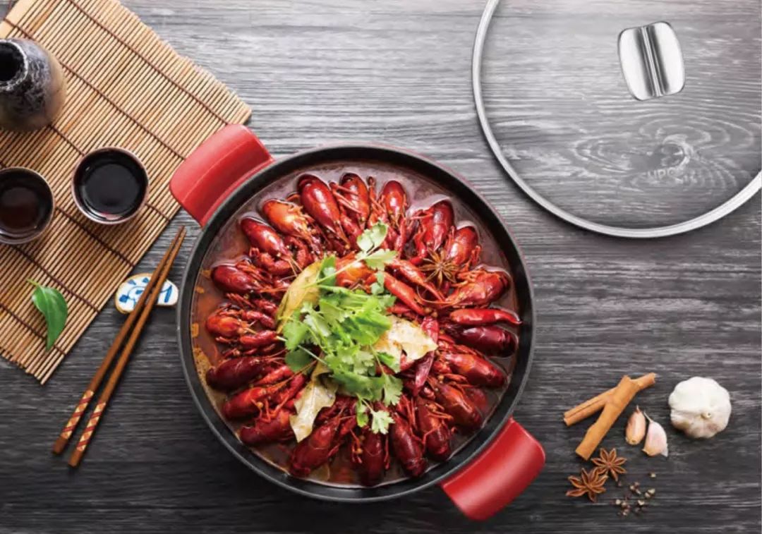 珐琅锅外面的污渍如何清洗,珐琅锅的污渍怎么清洗