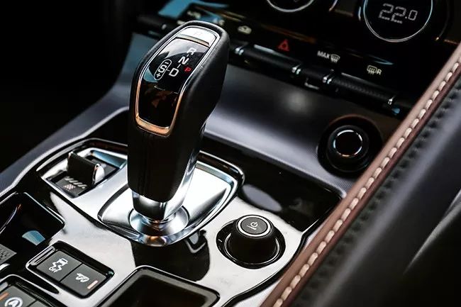 全新捷豹f-type实拍评测,优雅的英伦跑车捷豹ftype了解一下