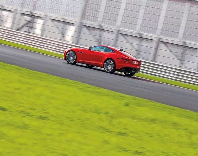 全新捷豹f-type实拍评测,优雅的英伦跑车捷豹ftype了解一下