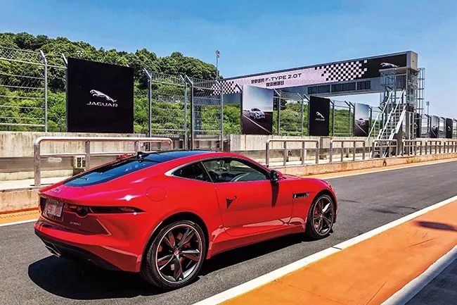 全新捷豹f-type实拍评测,优雅的英伦跑车捷豹ftype了解一下