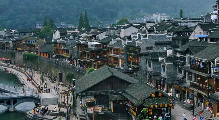 湖南凤凰古城红色旅游,红辣椒旅游