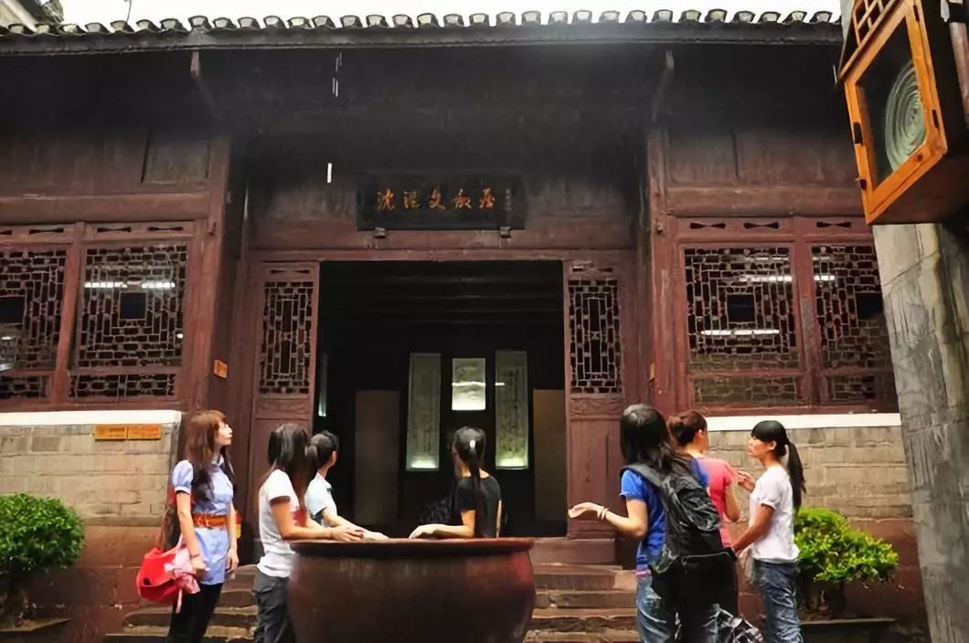 湖南凤凰古城红色旅游,红辣椒旅游