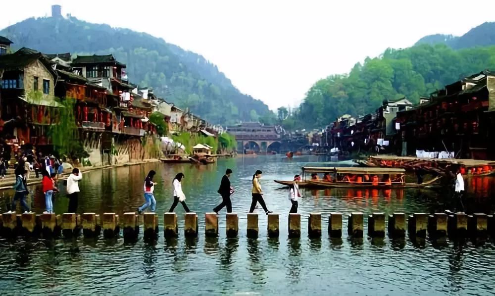 湖南凤凰古城红色旅游,红辣椒旅游