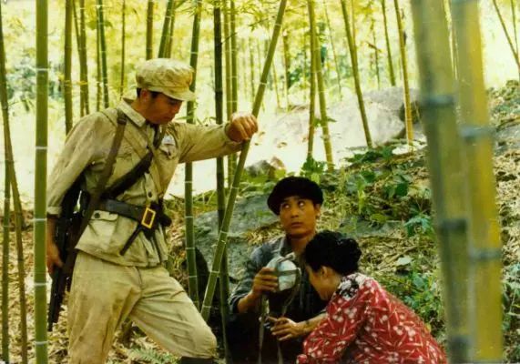 湖南凤凰古城红色旅游,红辣椒旅游