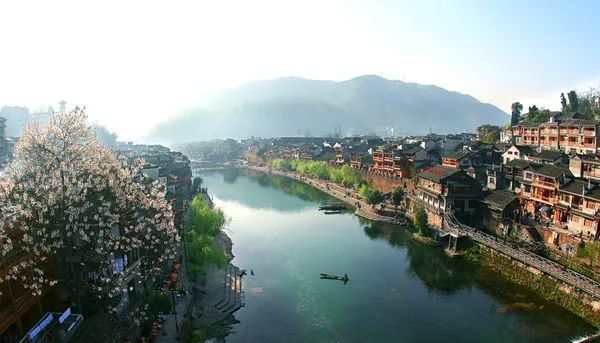 湖南凤凰古城红色旅游,红辣椒旅游