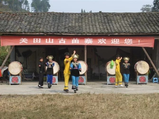 湖南凤凰古城红色旅游,红辣椒旅游