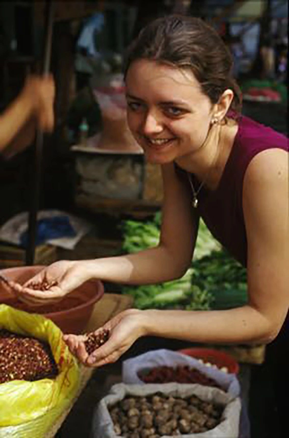 请灶神、做红油、吃兔头,英国女孩20多年来被川菜迷得神魂颠倒