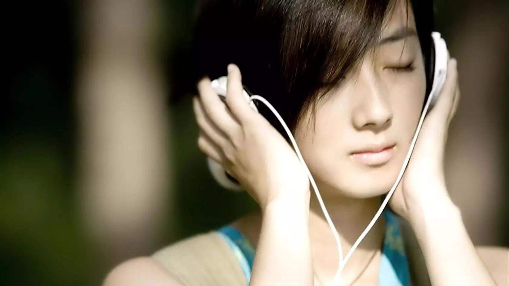 汽车播放音乐的几种方法,汽车内听音乐