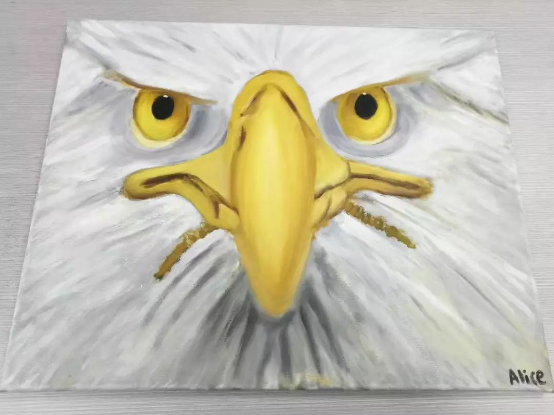 2岁宝宝拿妈妈口红乱涂,2岁女儿拿口红画画