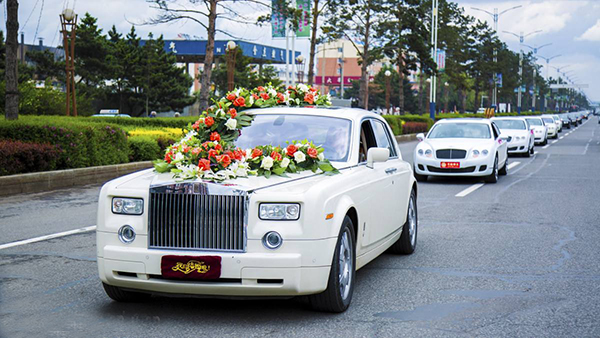 听说这些车经常被征用当婚车！刚官宣的赵丽颖婚礼可能也用ta