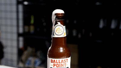 夜场界地震了!观音桥新开一家奇葩酒吧,整条街的风头都被它抢了