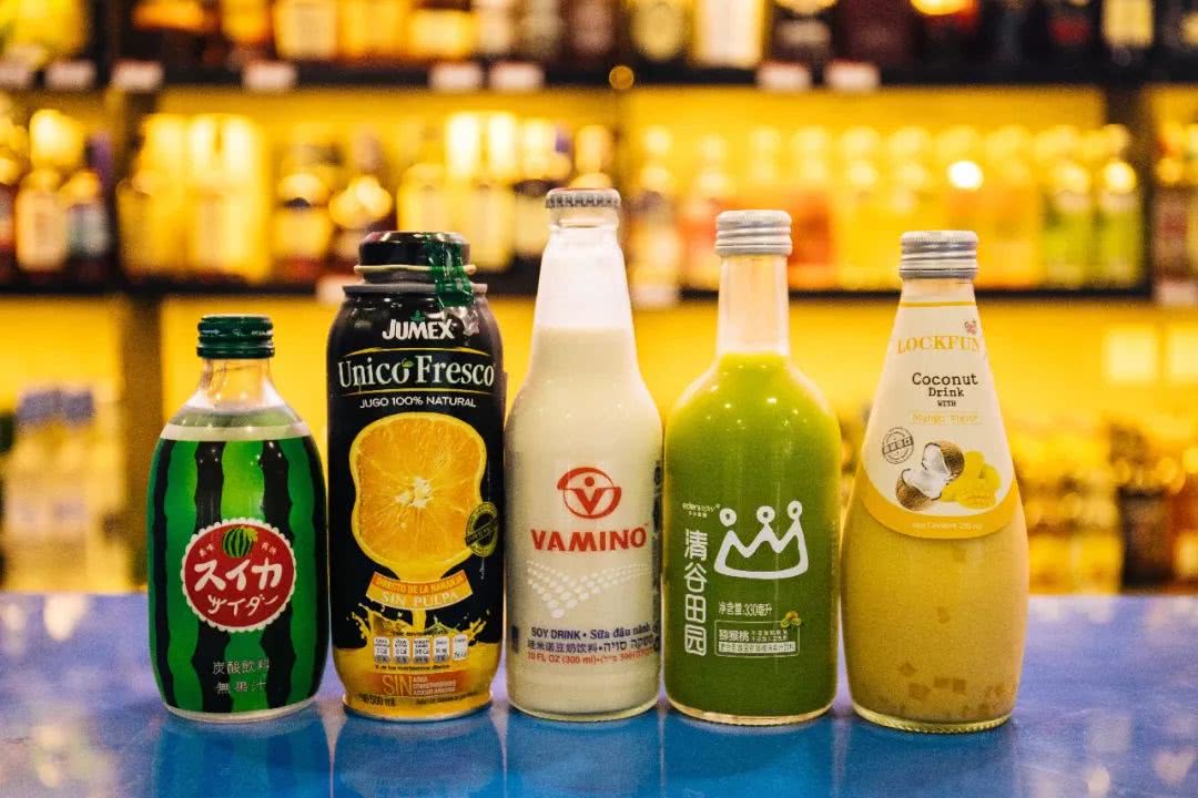 夜场界地震了!观音桥新开一家奇葩酒吧,整条街的风头都被它抢了