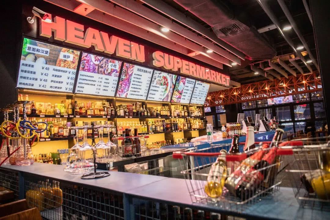 夜场界地震了!观音桥新开一家奇葩酒吧,整条街的风头都被它抢了