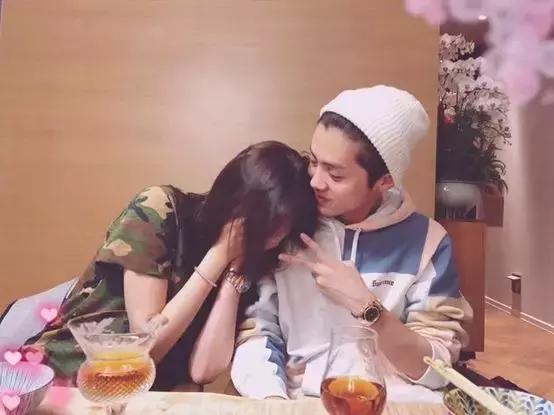 换个角度看赵丽颖王一博,赵丽颖官宣当天网友的反应