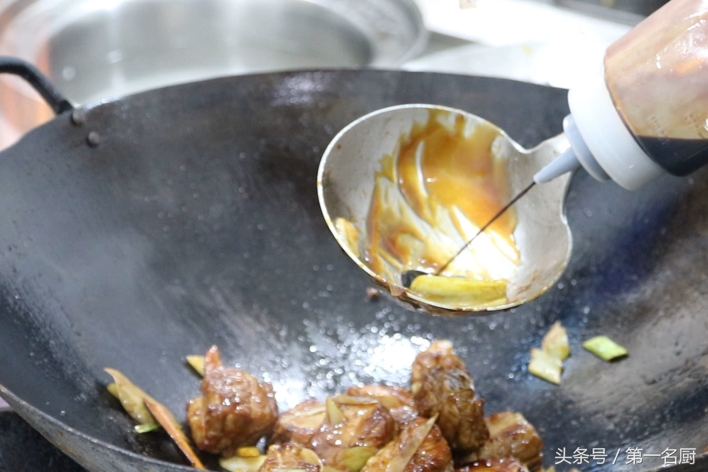 吕小厨咸香软糯红烧排骨,红烧排骨怎么做好吃又软烂