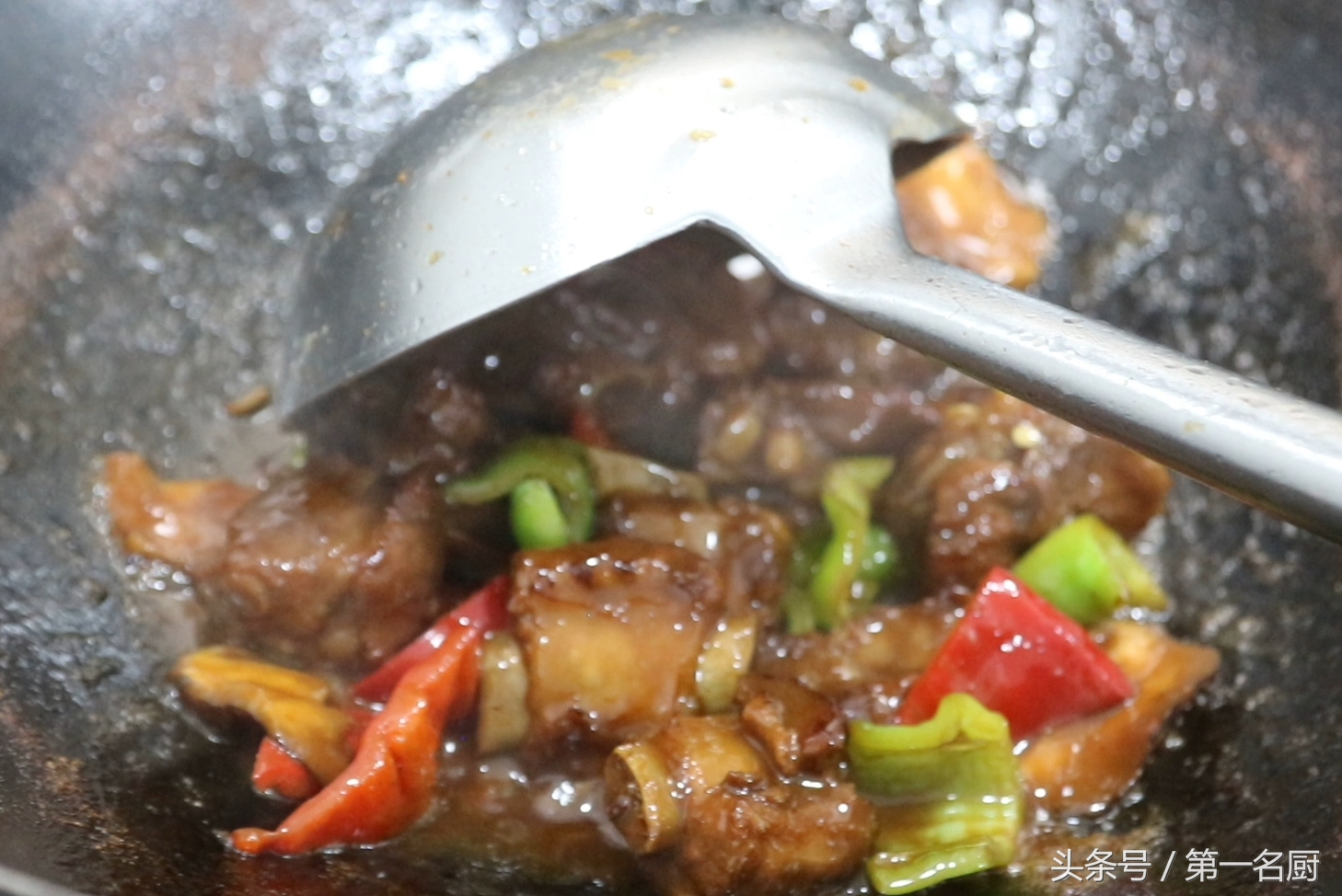 吕小厨咸香软糯红烧排骨,红烧排骨怎么做好吃又软烂