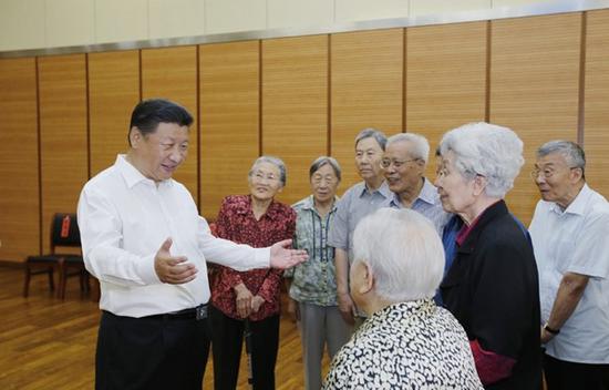 尊老敬老爱老助老，习*平近**身体力行