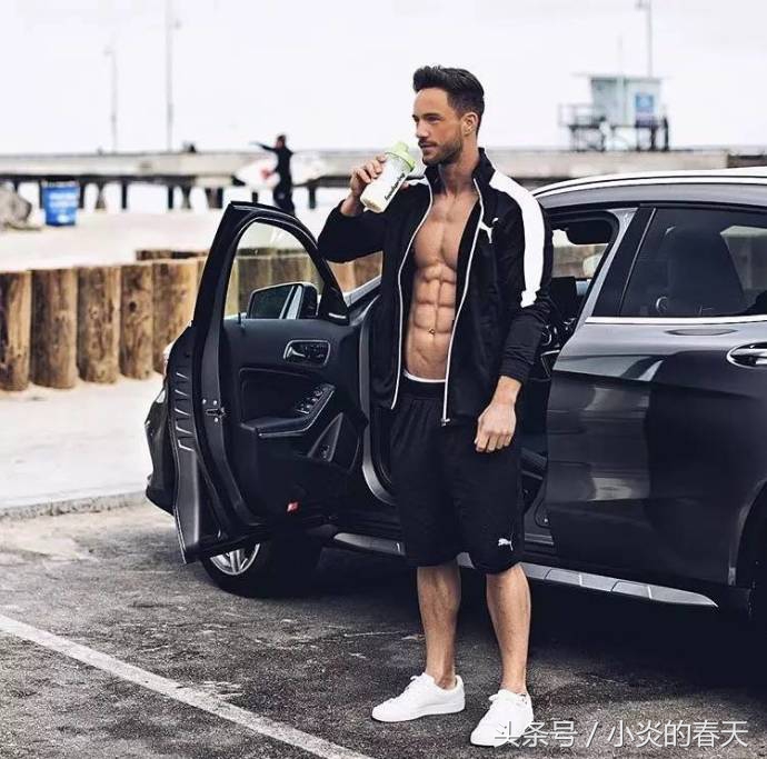 又时髦又帅气的发型穿搭男,帅哭男孩造型