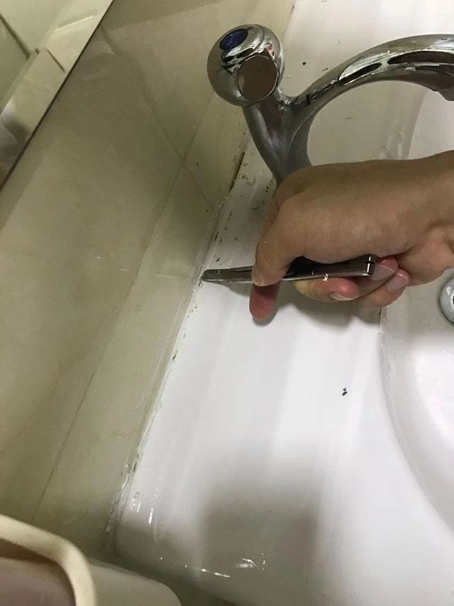 装修玻璃胶有甲醛含量,装修玻璃胶是防水防霉的吗