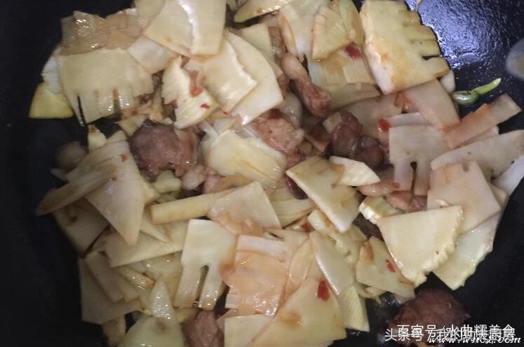 春笋炒肉片尝一口春天的鲜,春笋炒五花肉加咸菜家常做法