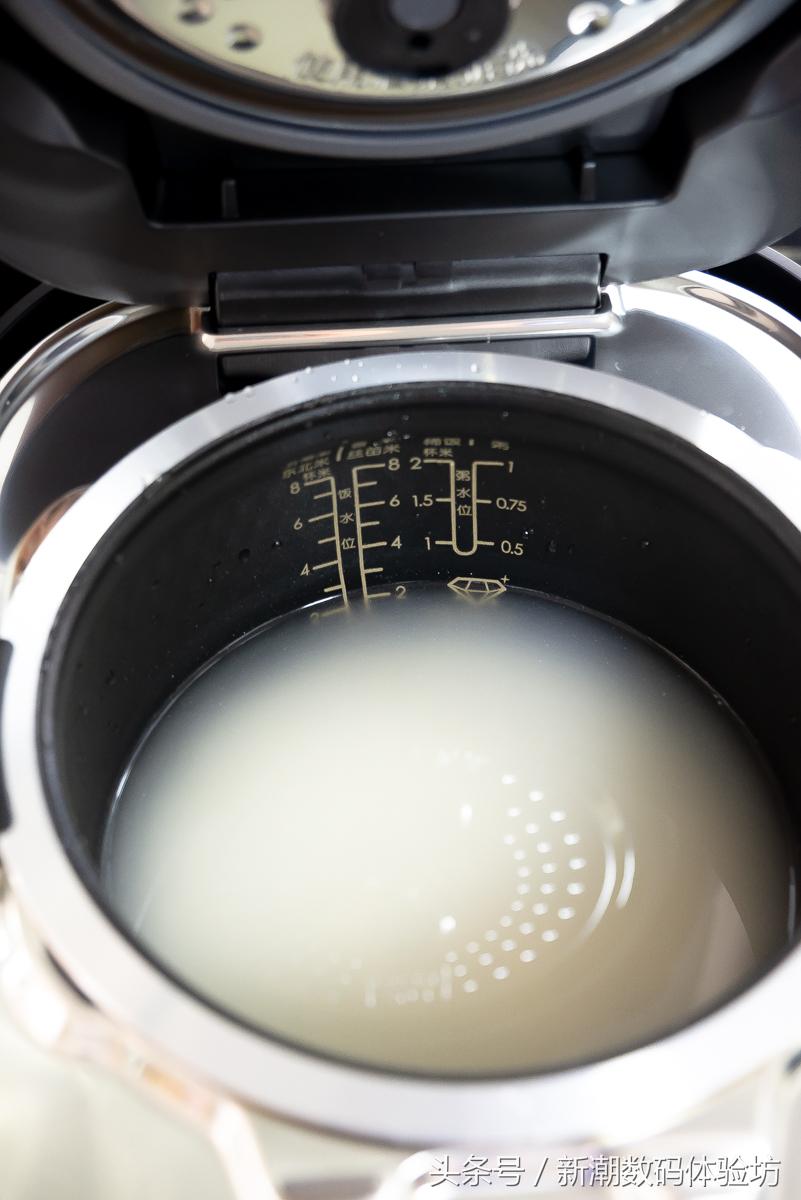 美的电饭煲与一般电饭锅区别,你见过可以把饭倒出来的电饭煲吗