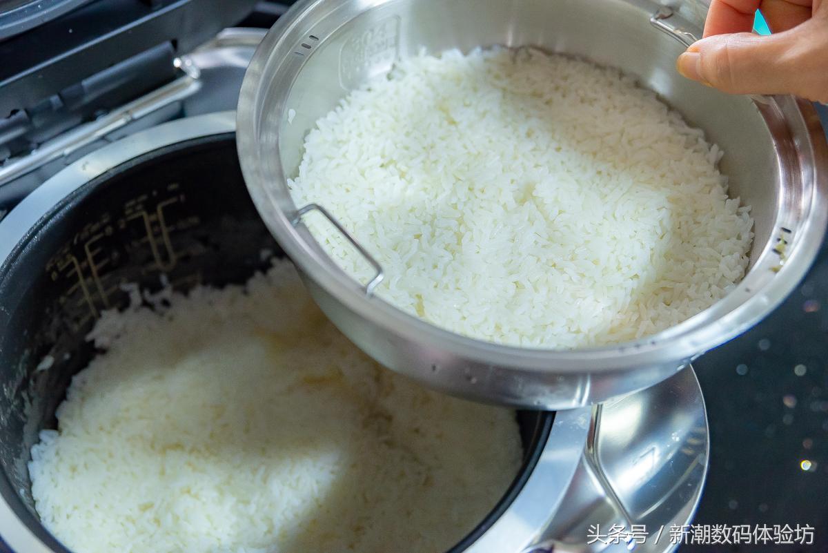 美的电饭煲与一般电饭锅区别,你见过可以把饭倒出来的电饭煲吗