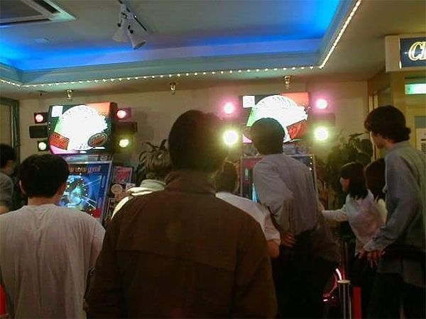 一代尬舞青春，初代跳舞机DDR往事