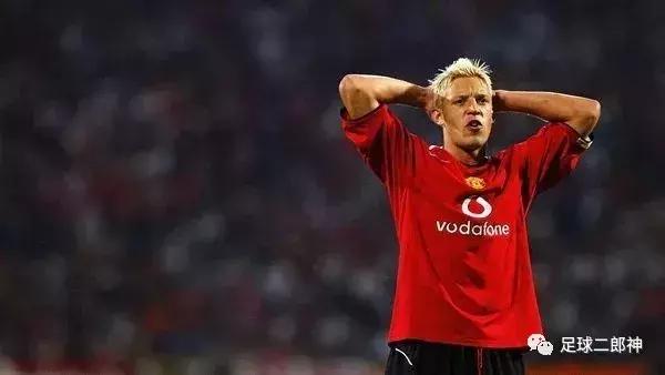 为曼联踢断腿的男人,为曼联付出一切的球员