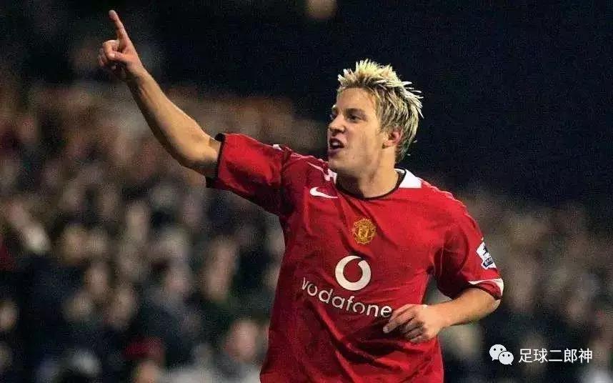 为曼联踢断腿的男人,为曼联付出一切的球员