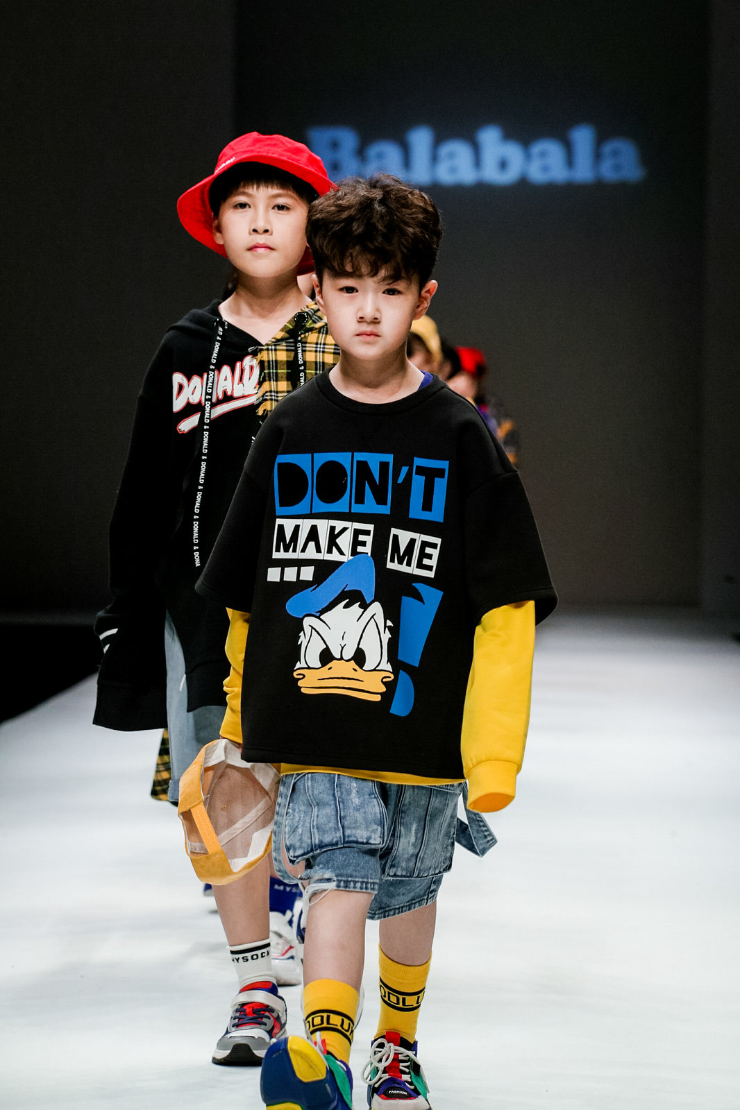 唐老鸭服装套装,巴拉巴拉官方视频唐老鸭