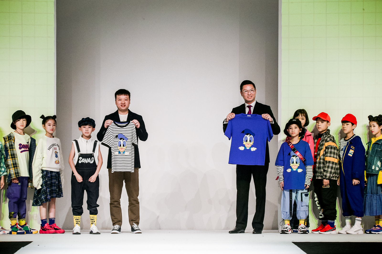 唐老鸭服装套装,巴拉巴拉官方视频唐老鸭