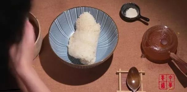 古有东篱把酒黄昏后，今有延年益寿赏菊酒