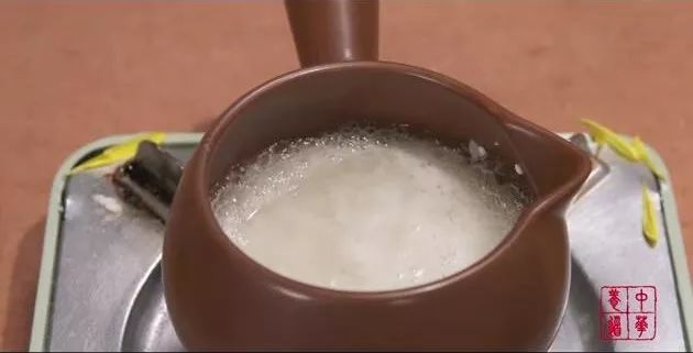 古有东篱把酒黄昏后，今有延年益寿赏菊酒