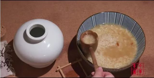 古有东篱把酒黄昏后，今有延年益寿赏菊酒