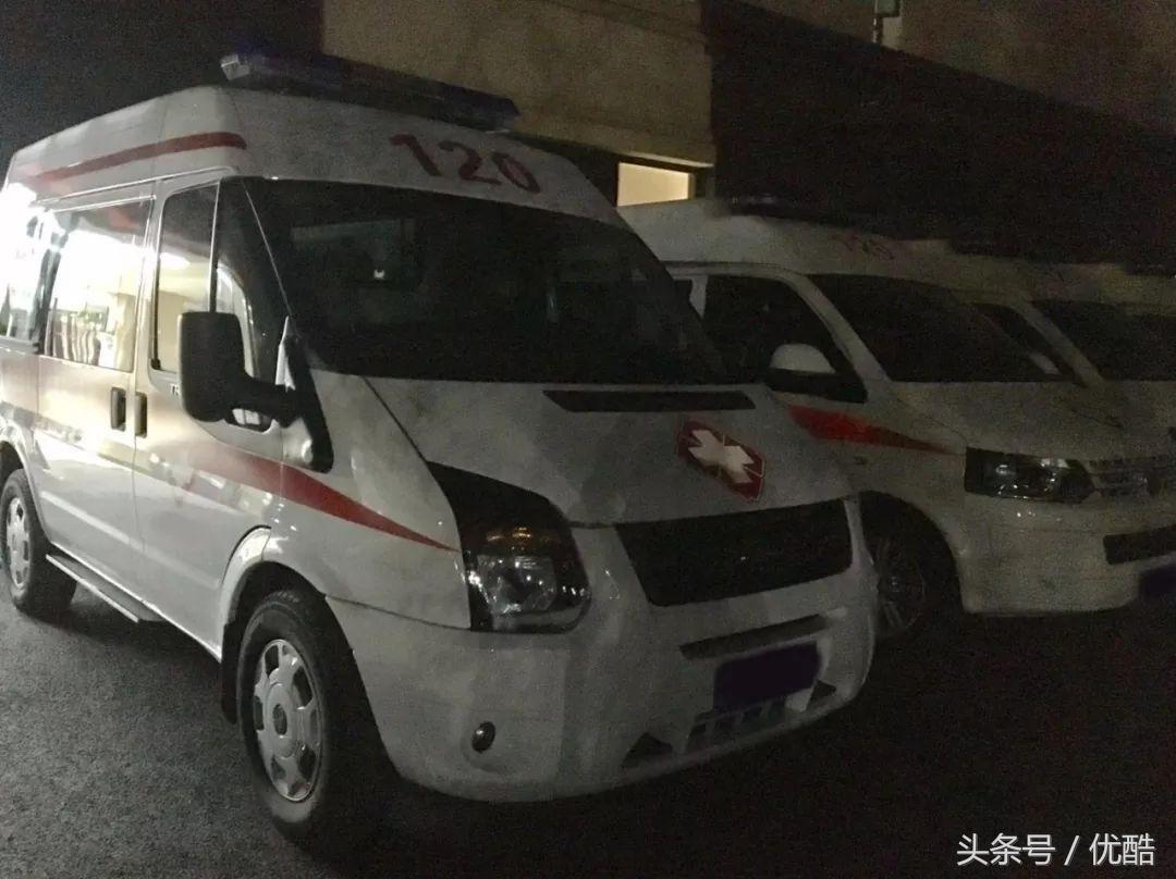 被甩后，她背着一把菜刀追他到北京｜凌晨四点的重庆