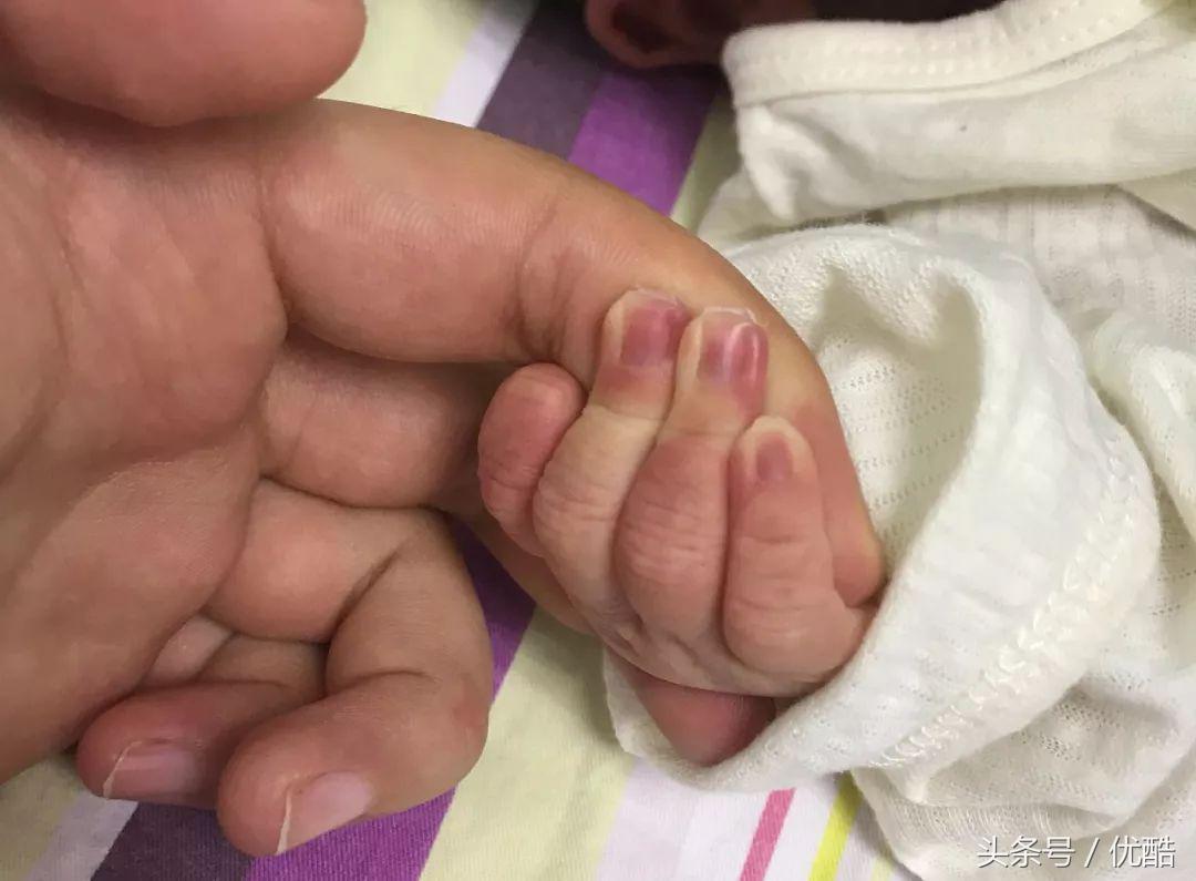 被甩后，她背着一把菜刀追他到北京｜凌晨四点的重庆