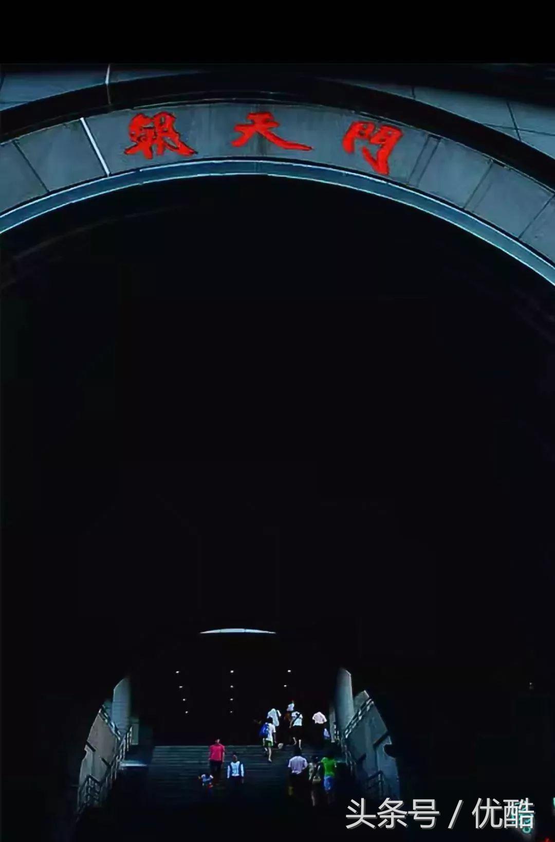 被甩后，她背着一把菜刀追他到北京｜凌晨四点的重庆