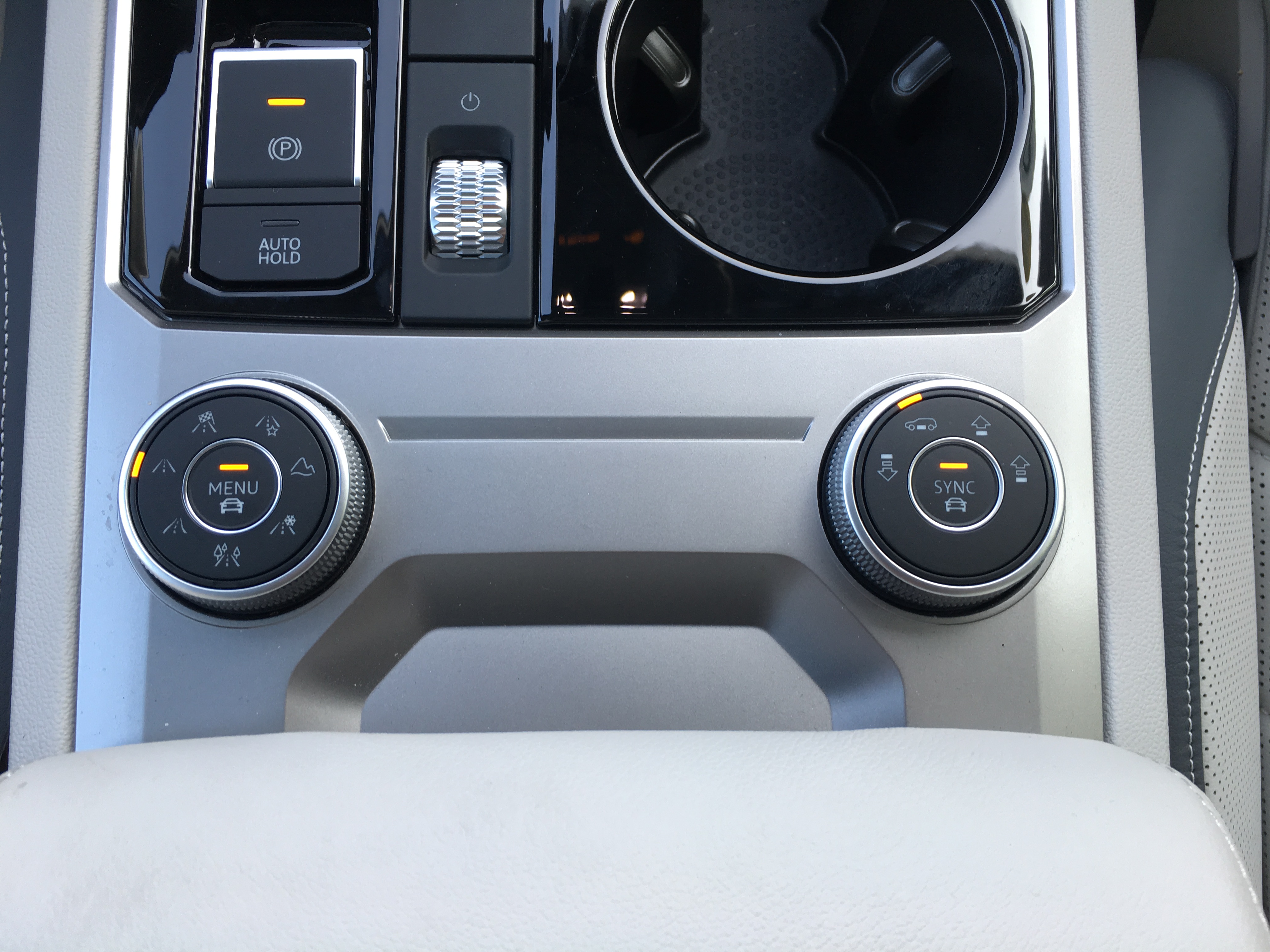 大众途锐锐尊版沉浸式体验,大众途锐经典风采