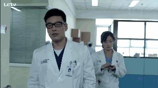 娃身上有好几处白斑,娃脸上有白斑是怎么回事