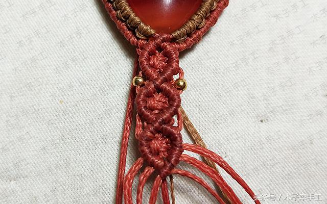 石头吊坠穿珠子编绳教程,尖晶石小吊坠编法