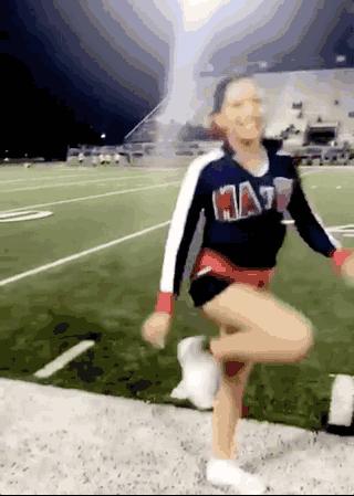 跌倒炫富,土豪上台摔倒