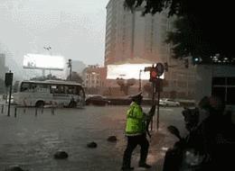 每天都要笑一笑烦恼忘掉,每天都笑一笑烦恼都忘掉