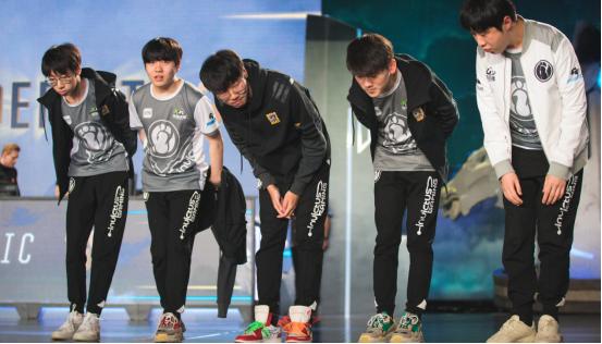 edg战队比赛穿的是什么鞋,s8lol鞋子有哪些