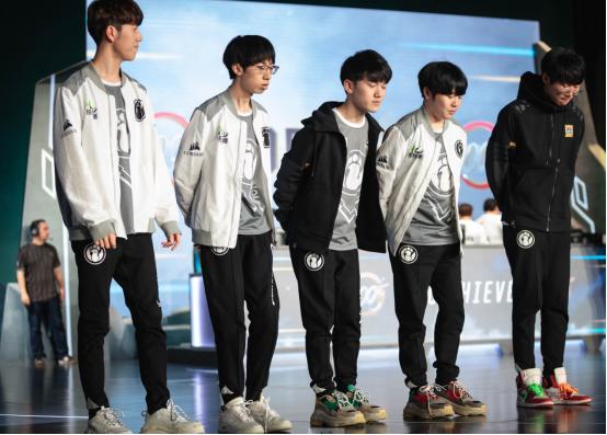 edg战队比赛穿的是什么鞋,s8lol鞋子有哪些