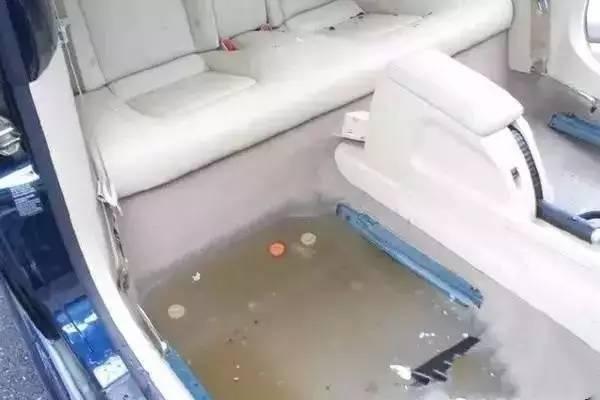 汽车6大排水孔,车的六个排水口的位置