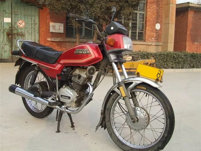 如果你认识这些东西说明你老了,这些车看起来很新但很旧