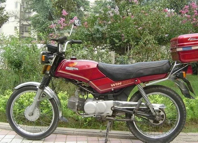 如果你认识这些东西说明你老了,这些车看起来很新但很旧